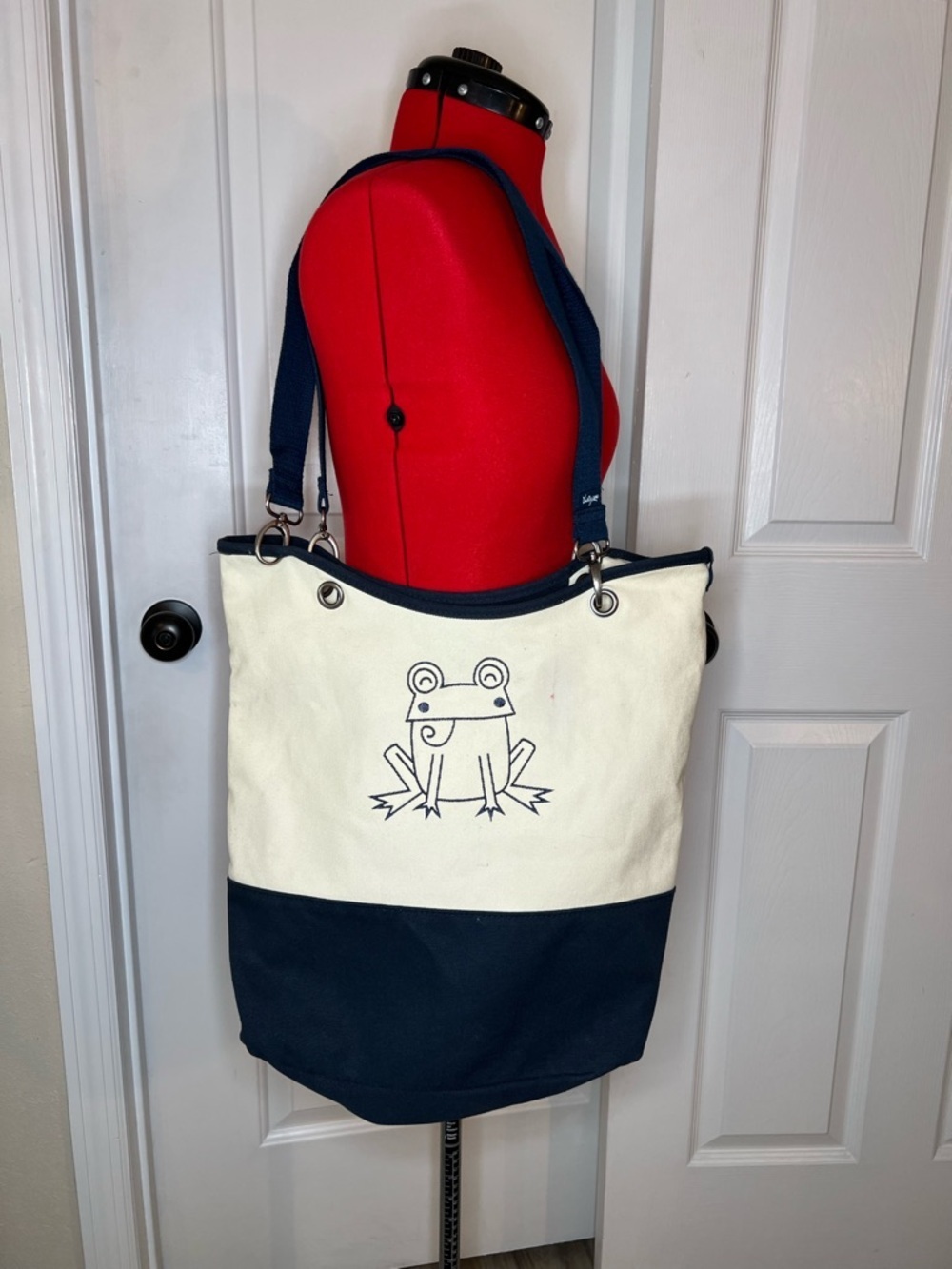 Canvas Crew Tote Bag by Thirty One Navy Cream Large Embroidered Frog